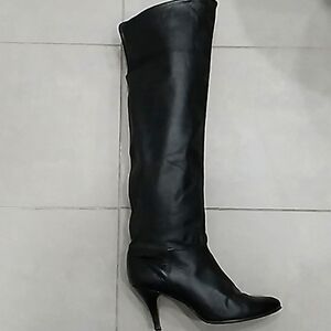 Vintage leather boots!!